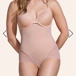 Honeylove SuperPower Brief - Never worn!